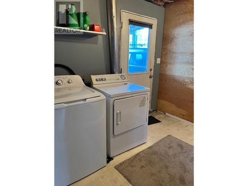 104 Bullmoose Crescent, Tumbler Ridge, BC - Indoor Photo Showing Laundry Room