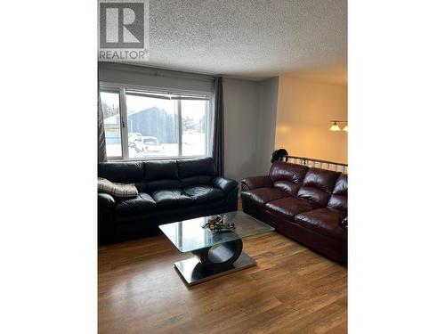 104 Bullmoose Crescent, Tumbler Ridge, BC - Indoor Photo Showing Living Room