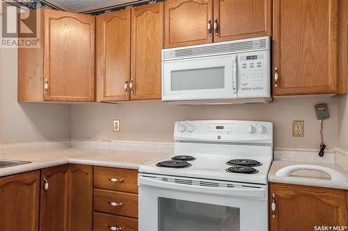 234 Ward Court, Saskatoon, SK - Indoor Photo Showing Kitchen