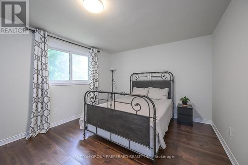 15 Century Place, London, ON - Indoor Photo Showing Bedroom