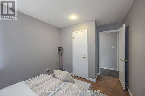 74 Guildford Court, London, ON - Indoor Photo Showing Bedroom