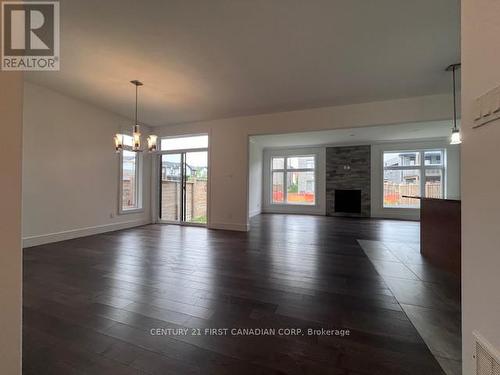 6956 Raleigh Boulevard, London, ON - Indoor Photo Showing Living Room