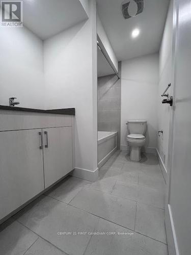 6956 Raleigh Boulevard, London, ON - Indoor Photo Showing Bathroom