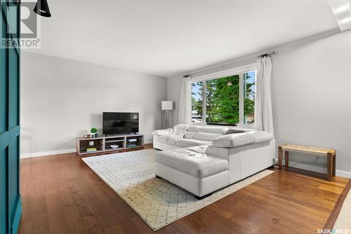 4108 Montague Street, Regina, SK - Indoor Photo Showing Living Room
