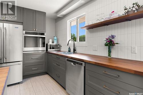 4108 Montague Street, Regina, SK - Indoor Photo Showing Kitchen With Stainless Steel Kitchen