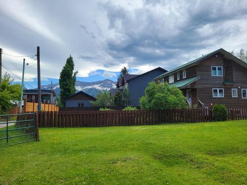 842 8Th Avenue, Fernie, BC - Outdoor