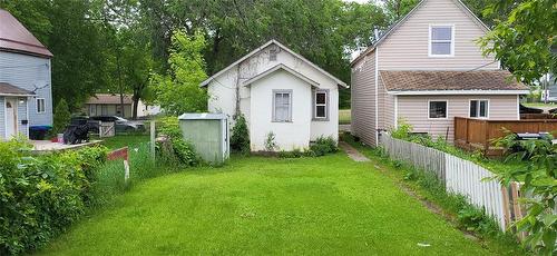 38 10Th Street N, Brandon, MB - Outdoor