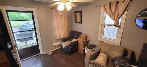 38 10Th Street N, Brandon, MB - Indoor Photo Showing Other Room