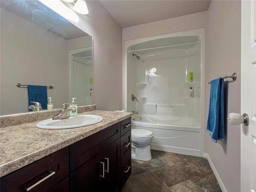 28 Pine Ridge Crescent, Brandon, MB - Indoor Photo Showing Bathroom