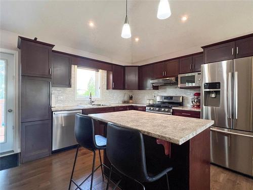 28 Pine Ridge Crescent, Brandon, MB - Indoor Photo Showing Kitchen With Double Sink With Upgraded Kitchen