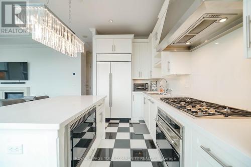3903 - 183 Wellington Street W, Toronto, ON - Indoor Photo Showing Kitchen With Upgraded Kitchen
