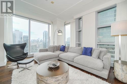 3903 - 183 Wellington Street W, Toronto, ON - Indoor Photo Showing Living Room