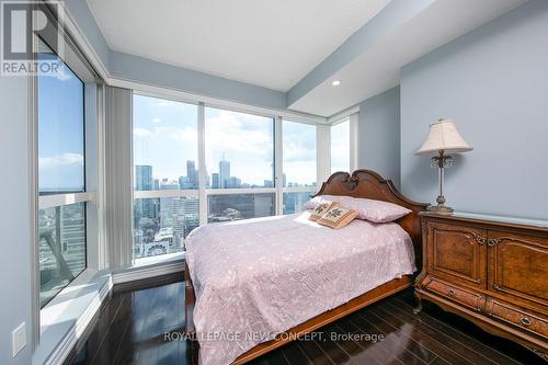 4409 - 386 Yonge Street, Toronto, ON - Indoor Photo Showing Bedroom