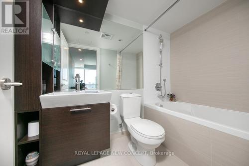 4409 - 386 Yonge Street, Toronto, ON - Indoor Photo Showing Bathroom