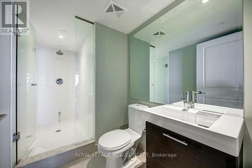 4409 - 386 Yonge Street, Toronto, ON - Indoor Photo Showing Bathroom