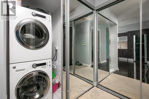 4409 - 386 Yonge Street, Toronto, ON - Indoor Photo Showing Laundry Room