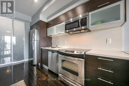 4409 - 386 Yonge Street, Toronto, ON - Indoor Photo Showing Kitchen