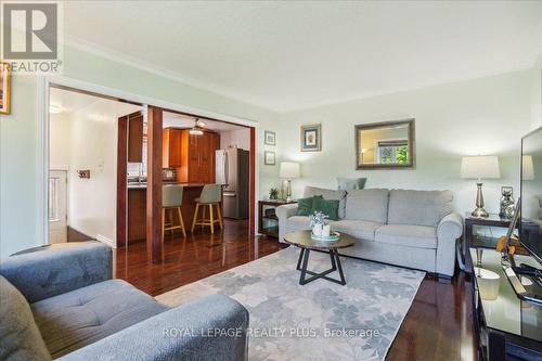 269 Valermo Drive, Toronto, ON - Indoor Photo Showing Living Room