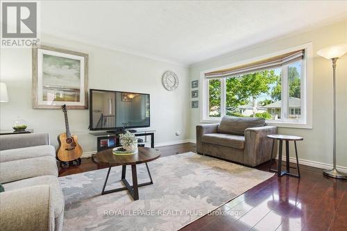 269 Valermo Drive, Toronto, ON - Indoor Photo Showing Living Room