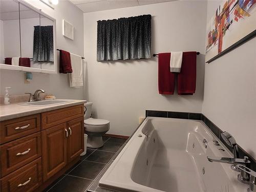 351 Seneca Street, Portage La Prairie, MB - Indoor Photo Showing Bathroom