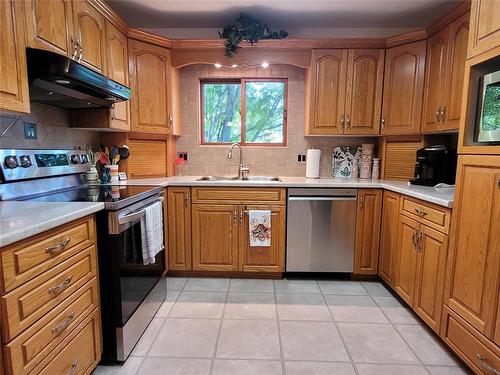 351 Seneca Street, Portage La Prairie, MB - Indoor Photo Showing Kitchen With Double Sink