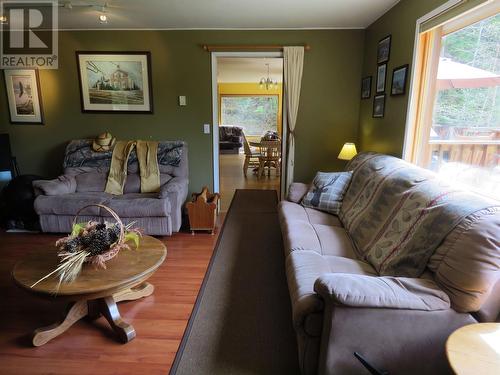 4000 Mountain View Road, Mcbride, BC - Indoor Photo Showing Living Room