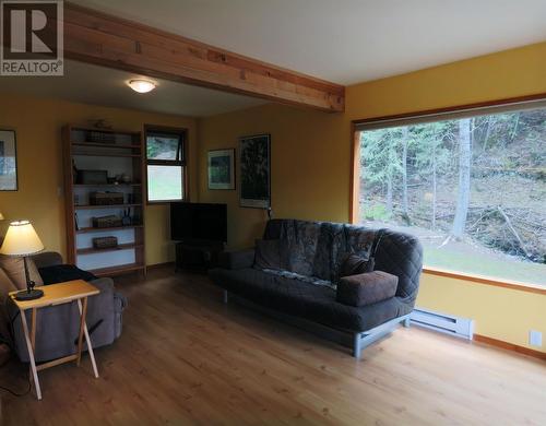 4000 Mountain View Road, Mcbride, BC - Indoor Photo Showing Living Room