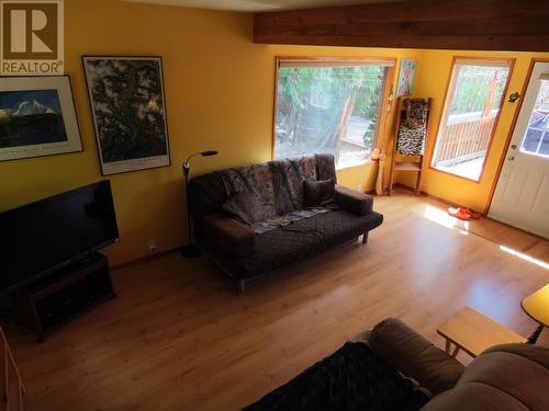 4000 Mountain View Road, Mcbride, BC - Indoor Photo Showing Living Room