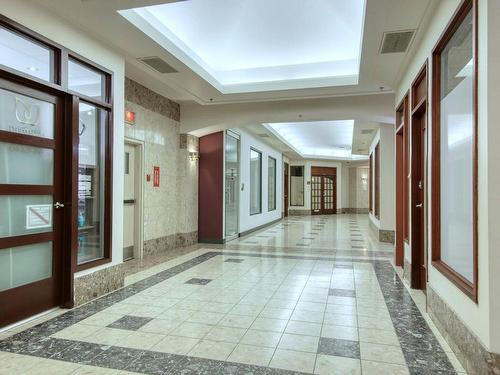 Passageway - 123-4055 Rue Ste-Catherine O., Westmount, QC 