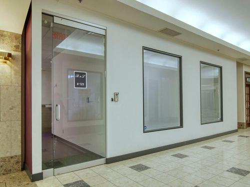 Passageway - 123-4055 Rue Ste-Catherine O., Westmount, QC 