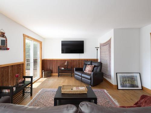 Family room - 2950 Ch. D'Entrelacs, Entrelacs, QC - Indoor Photo Showing Living Room