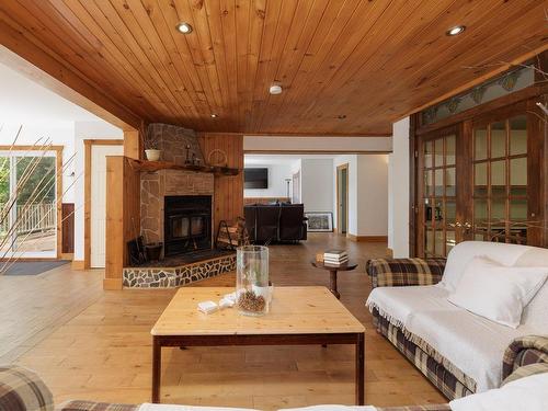 Living room - 2950 Ch. D'Entrelacs, Entrelacs, QC - Indoor Photo Showing Living Room With Fireplace