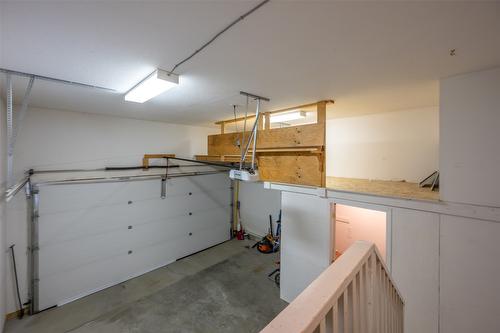 46-3096 South Main Street, Penticton, BC - Indoor Photo Showing Garage