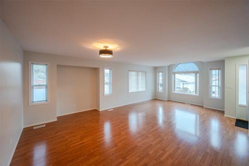 46-3096 South Main Street, Penticton, BC - Indoor Photo Showing Living Room With Fireplace