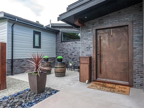 1122 Redlands Road, Penticton, BC - Outdoor With Exterior