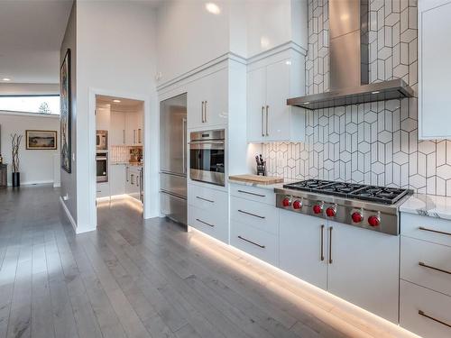 1122 Redlands Road, Penticton, BC - Indoor Photo Showing Kitchen With Upgraded Kitchen