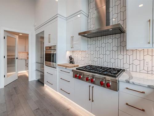 1122 Redlands Road, Penticton, BC - Indoor Photo Showing Kitchen With Upgraded Kitchen