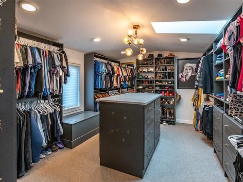 1122 Redlands Road, Penticton, BC - Indoor With Storage