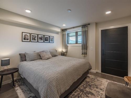 1122 Redlands Road, Penticton, BC - Indoor Photo Showing Bedroom