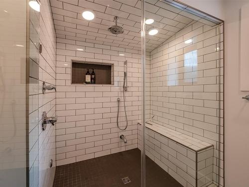 1122 Redlands Road, Penticton, BC - Indoor Photo Showing Bathroom