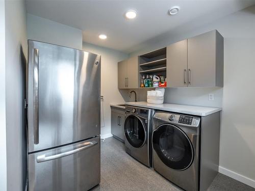 1122 Redlands Road, Penticton, BC - Indoor Photo Showing Laundry Room