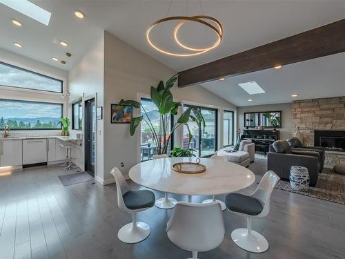 1122 Redlands Road, Penticton, BC - Indoor Photo Showing Dining Room