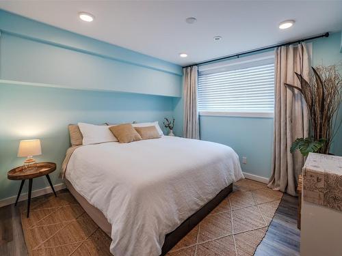 1122 Redlands Road, Penticton, BC - Indoor Photo Showing Bedroom