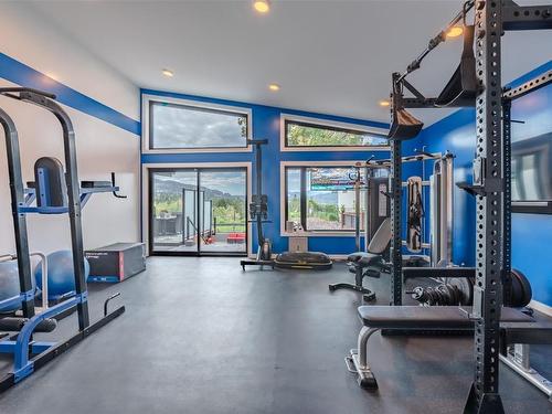 1122 Redlands Road, Penticton, BC - Indoor Photo Showing Gym Room