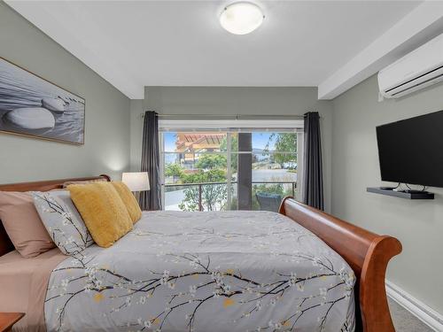 210-3205 Skyview Lane, West Kelowna, BC - Indoor Photo Showing Bedroom