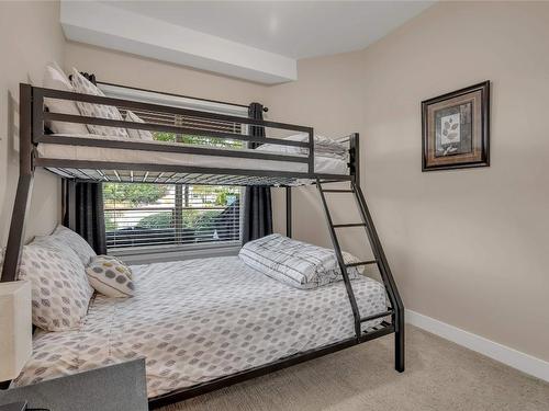 210-3205 Skyview Lane, West Kelowna, BC - Indoor Photo Showing Bedroom