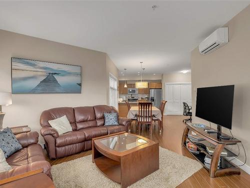 210-3205 Skyview Lane, West Kelowna, BC - Indoor Photo Showing Living Room