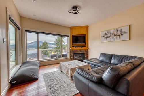 26-40 Kestrel Place, Vernon, BC - Indoor Photo Showing Living Room With Fireplace