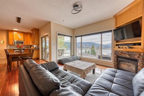 26-40 Kestrel Place, Vernon, BC - Indoor Photo Showing Living Room With Fireplace