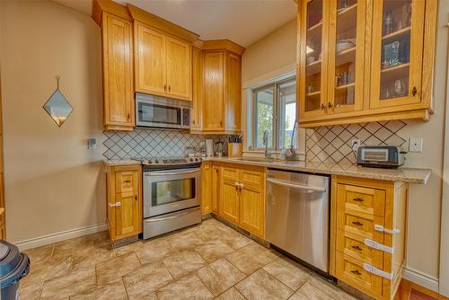 26-40 Kestrel Place, Vernon, BC - Indoor Photo Showing Kitchen